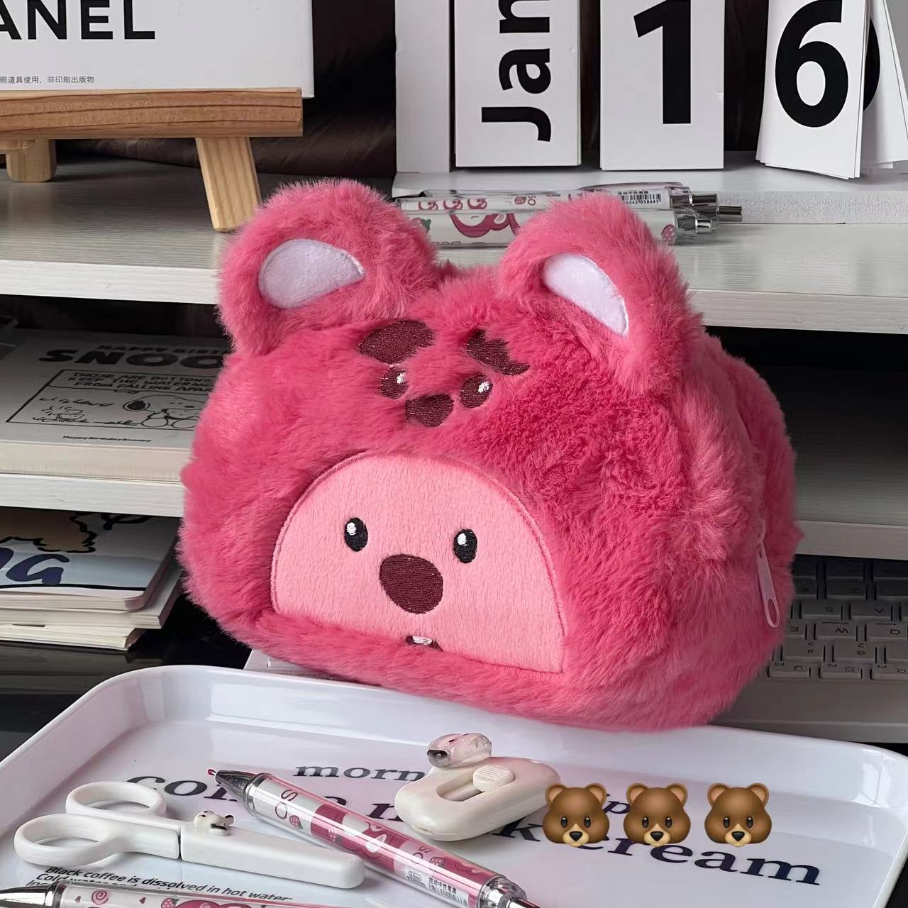 Estojo de Lápis de Pelúcia em  - Cosmetic Bags avaliação e preço